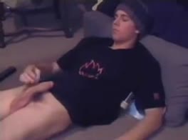 very cute skaterboy wanks his dick